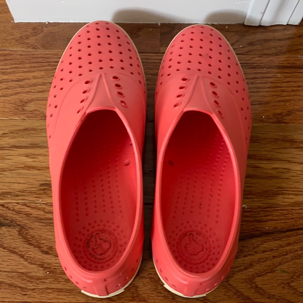 Native Shoes watermelon red size 7